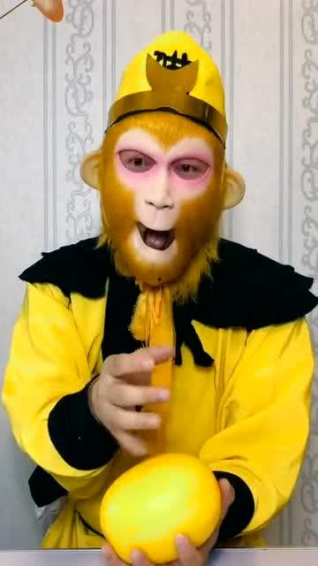 悟空吃瓜搞笑视频,笑料横生，搞笑视频带你领略猴王风采