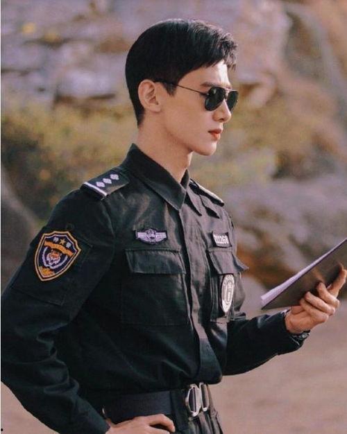 张艺兴白敬亭吃瓜视频,揭秘娱乐圈幕后故事