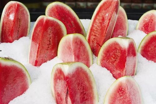 中老年人吃瓜视频,笑对生活，共享欢乐时光